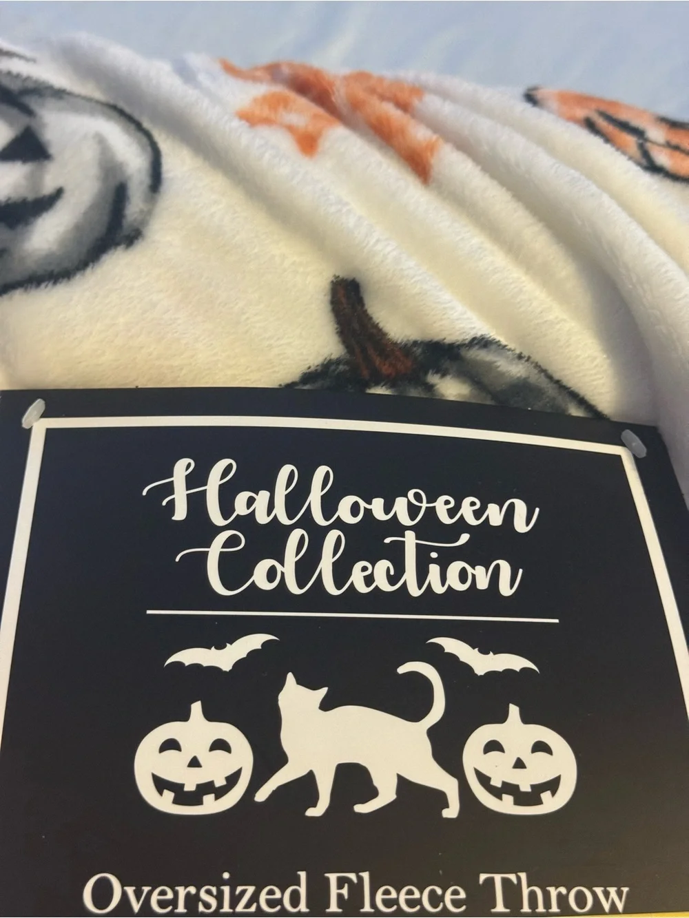 Halloween collection oversized fleece Pumpkin Throw - White & Orange